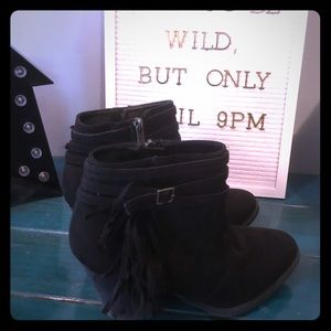 Women’s Cute fringe Booties size10